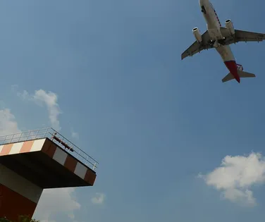 Pouso simultâneo entre aviões é visto em Guarulhos - Imagem