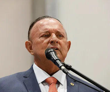 Prazo da Alba expira e Adolfo Menezes é candidato único ao TCM - Imagem