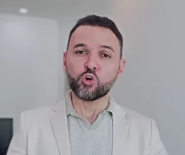 Prefeito utilizava fotografia pessoal em carnês do IPTU - Imagem