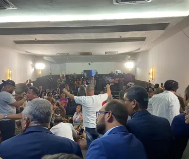 Prefeitura de Salvador demite três servidores envolvidos na invasão da Câmara - Imagem