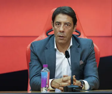 Presidente do Benfica sai em defesa de Prestianni: “Tudo menos racista” - Imagem