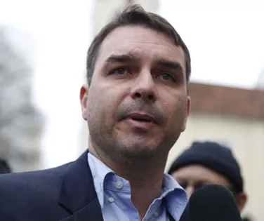 Flávio Bolsonaro pede união e racionalidade após conflito no PL - Imagem