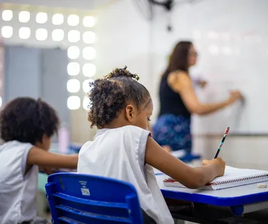 Professores de Camaçari terão até 10% de aumento nos salários - Imagem