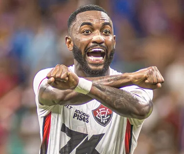 Ramon celebra boa fase no Vitória e revela conselho valioso de Osvaldo - Imagem