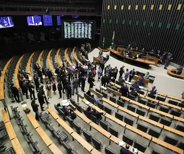 Fim da escala 6x1 e escândalo do Master: o que o Congresso vota após Carnaval - Imagem