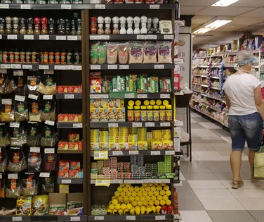 Rede famosa de supermercados antecipa mudança e testa fim da escala 6×1 - Imagem