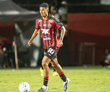 Renê chega ao terceiro gol no Vitória e assume artilharia do Nordestão - Imagem