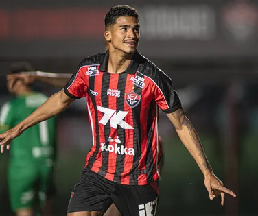 Renê tem melhor início de centroavantes do Vitória desde 2018 - Imagem