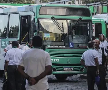 Rodoviários paralisam estação e preparam campanha salarial em Salvador - Imagem