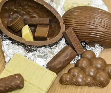 Exagerou no chocolate da Páscoa? Descubra o efeito na sua pele - Imagem