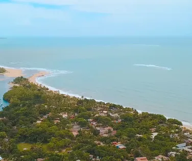 Sem carros e com ruas de areia, conheça a vila que encanta pela essência original - Imagem