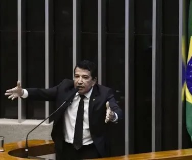 Senador bolsonarista é acusado de dar tapa no rosto de técnica de enfermagem - Imagem