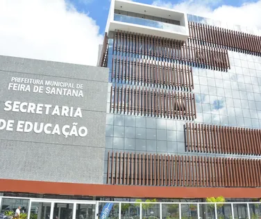 Feira de Santana paga valores a 2,6 mil servidores da educação nesta quinta - Imagem
