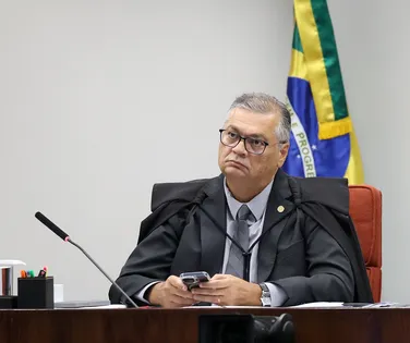 STF julga suspensão de supersalários no serviço público - Imagem