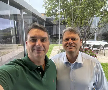 Tarcísio diz que Flávio Bolsanaro terá plano para o Brasil que esquerda não fez - Imagem