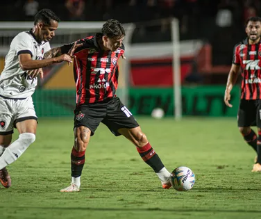 Titular pela primeira vez, Tarzia lamenta "desatenção" do Vitória - Imagem