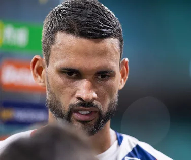 "Todos temos que melhorar, Rogério tem que melhorar", dispara atacante do Bahia - Imagem