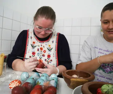 Tradição de ovos pintados mantém viva a Páscoa entre europeus - Imagem