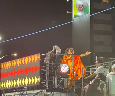 Trio de Margareth Menezes tem falha e atrasa desfile no Campo Grande - Imagem