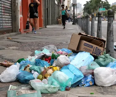 Vai doer no bolso: jogar lixo na rua pode render multa de R$ 160 mil - Imagem
