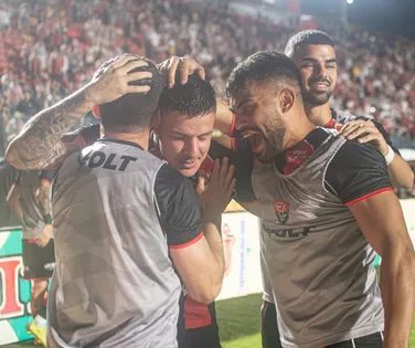 Vitória elimina o Ceará e segue vivo pelo título da Copa do Nordeste - Imagem