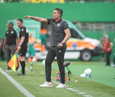 Jair Ventura vê "boa resposta" do Vitória fora de casa após empate - Imagem