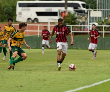 Vitória marca no fim e derrota o Cuiabá pelo Brasileirão Sub-20 - Imagem