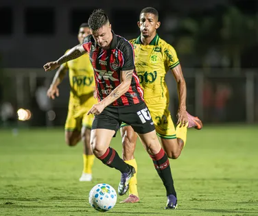 Vitória se impõe no Barradão e vence o Mirassol em duelo dos Leões - Imagem