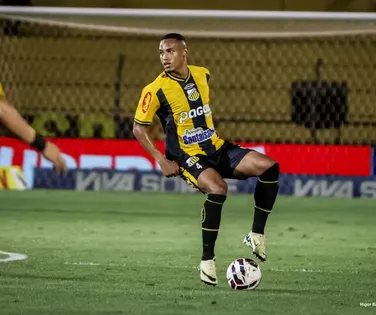 Vitória tentou contratação de zagueiro de time paulista; saiba quem é - Imagem