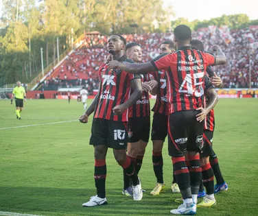 Vitória vence São Paulo no Barradão com show de heróis improváveis - Imagem