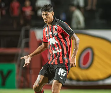 Zé Vitor mira boa sequência e pensa grande: "Olhar pra cima na tabela" - Imagem