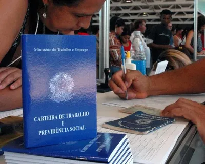Oposição tenta incluir contratação por horas como alternativa a 6x1
