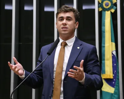 Nikolas Ferreira provoca Lula após presidente zerar 'taxa das blusinhas'