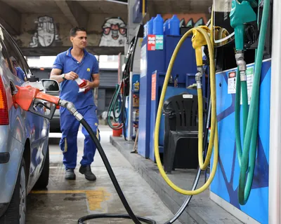 Preço da gasolina deve aumentar em breve no Brasil