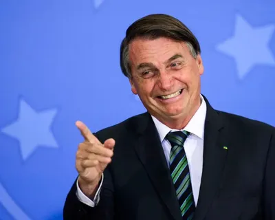 Prefeitura pagou R$ 100 milhões para produtora de filme de Bolsonaro
