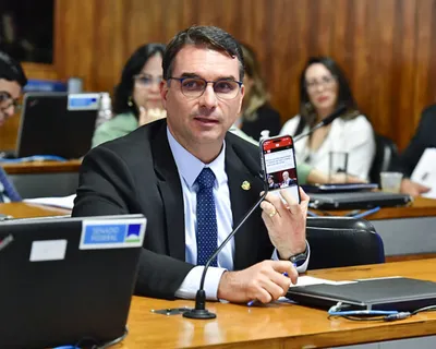 Presidenciáveis atacam relação de Flávio Bolsonaro e Banco Master