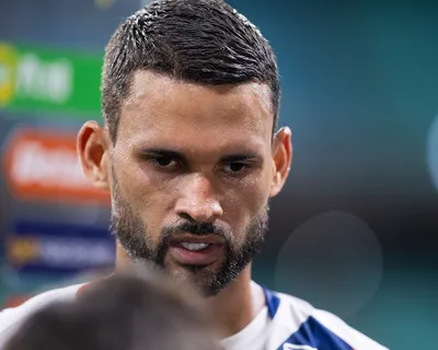 "Todos temos que melhorar, Rogério tem que melhorar", dispara atacante do Bahia
