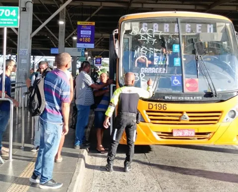 60% da frota resolve? Subúrbio está entre as regiões mais afetadas pela greve de ônibus