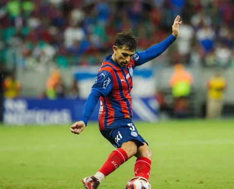 Acevedo iguala ídolo como estrangeiro com mais jogos na história do Bahia