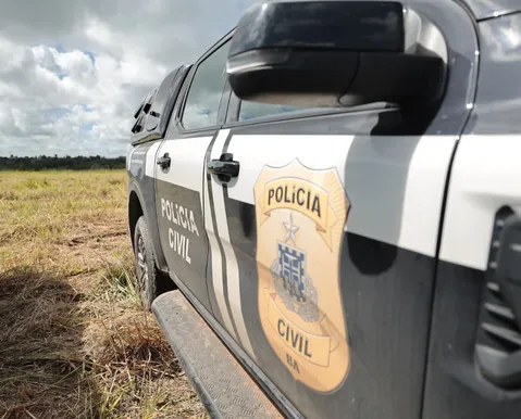 Corpo é encontrado com marcas de tiro e queimaduras em Salvador - Imagem