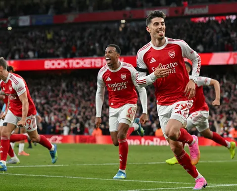 Após 22 anos de jejum, Arsenal supera o Man City e é campeão inglês