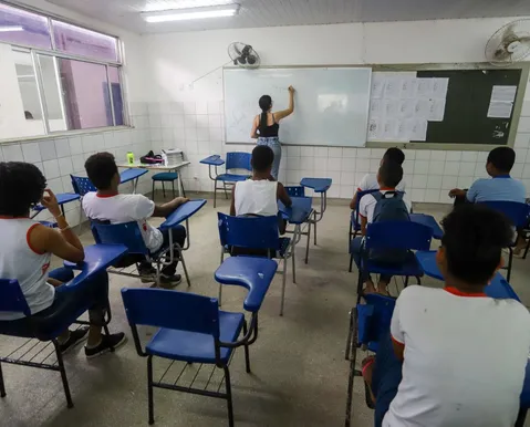 Confirmado reajuste de 5,4% para professores de Lauro de Freitas
