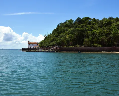 Destino perdido na Bahia conquista turistas com praia paradisíaca e preços baixos
