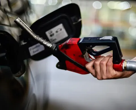 Diesel cai pela 6ª semana seguida após tensão no Oriente Médio