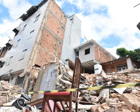 “Sabia que ia matar”: vizinhos acusam dono de prédio por tragédia em Salvador