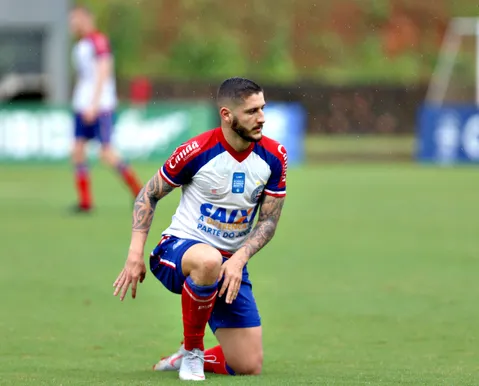 Ex-Bahia treina em separado e fica perto de deixar clube da Série A