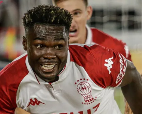 Ex-Vitória brilha na Argentina e é convocado antes da Copa do Mundo