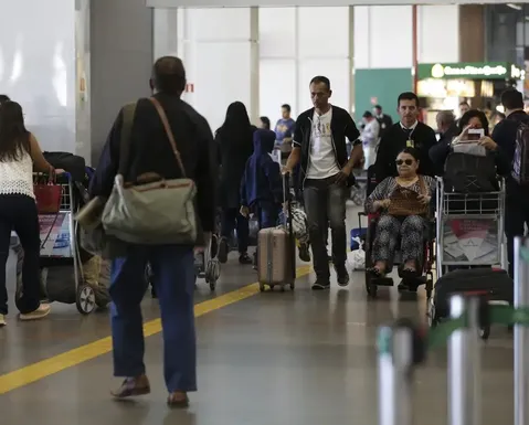 Biometria passa a ser exigida de passageiros em aeroportos e portos