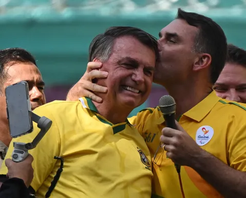 "Bolsonaro terá cargo no meu governo se ele quiser", diz Flávio