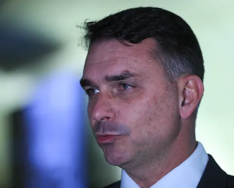 Flávio diz que Jair Bolsonaro foi "enterrado vivo" - Imagem